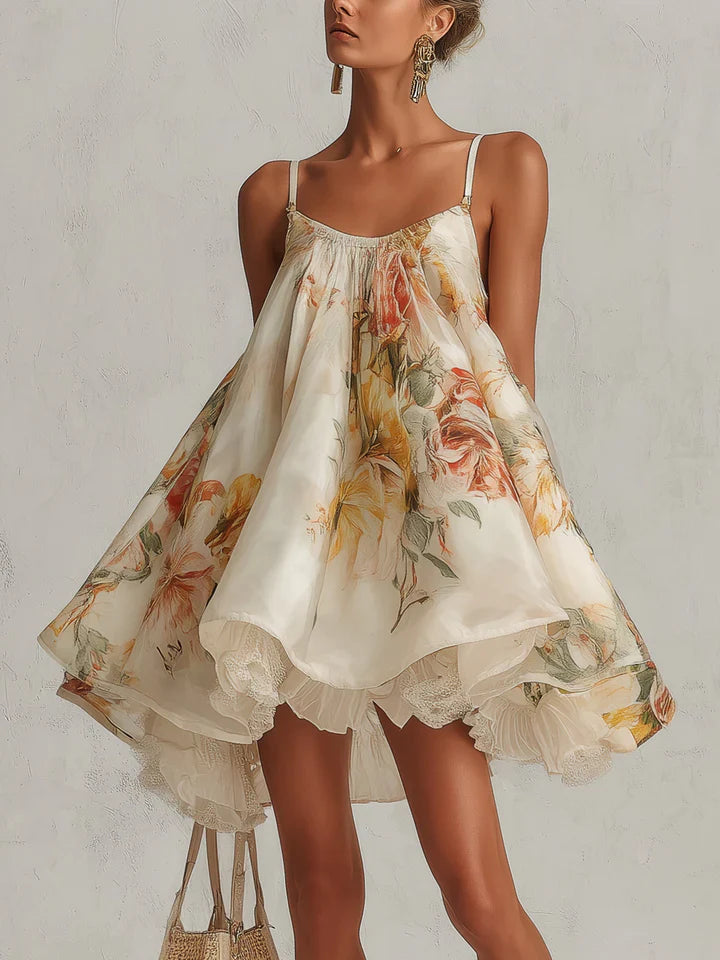 Liliana | Kurzes A-Linien-Kleid aus beiger Organza mit Blumenmuster und Spitzenbesatz