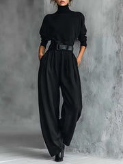 Zweiteiliges Set: Rollkragen-Langarmshirt und gerade geschnittene Hose mit Gürtel