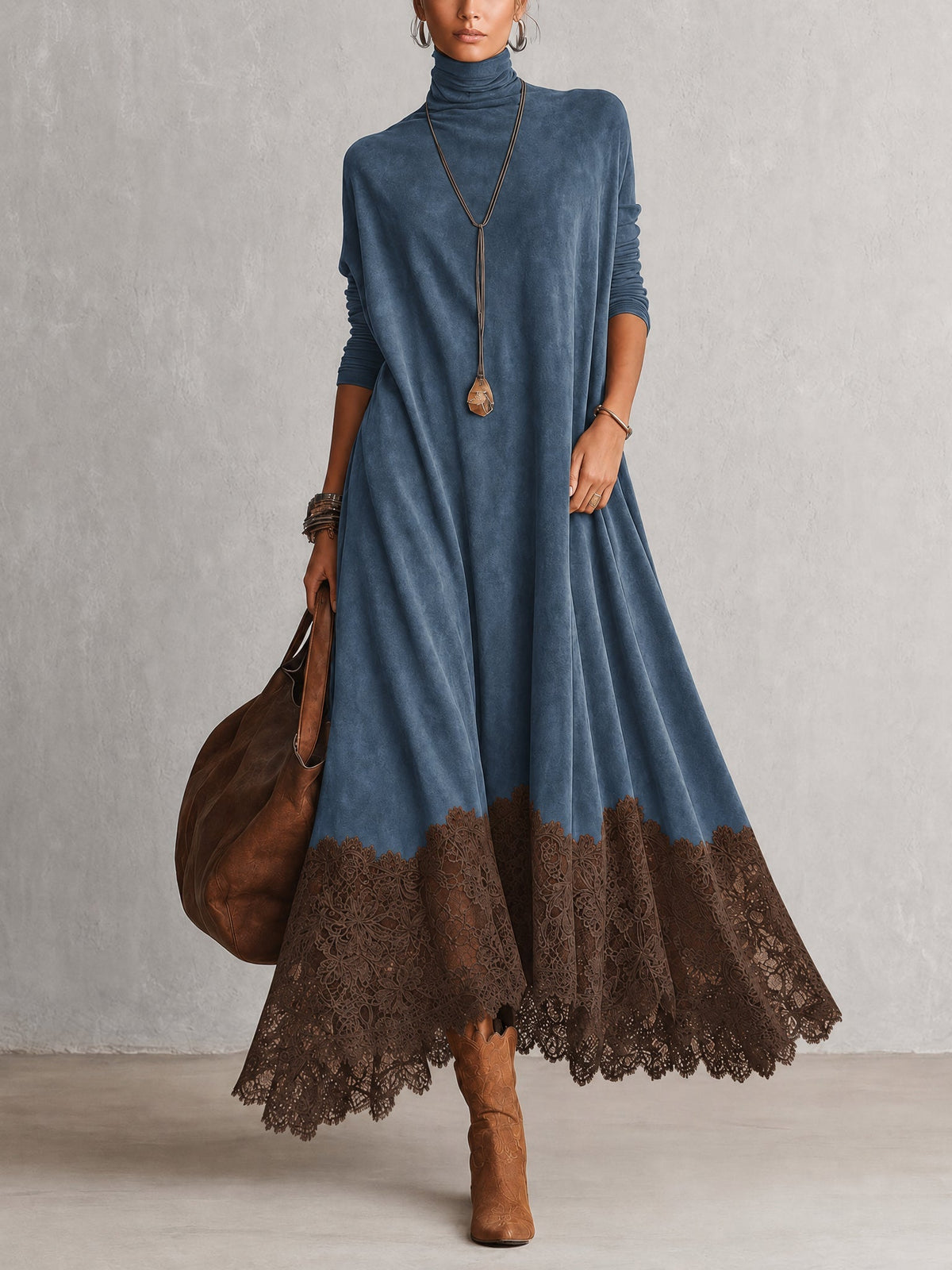 Braunes Maxikleid in Wildlederoptik mit langen Ärmeln und Spitzensaum im Vintage-Stil
