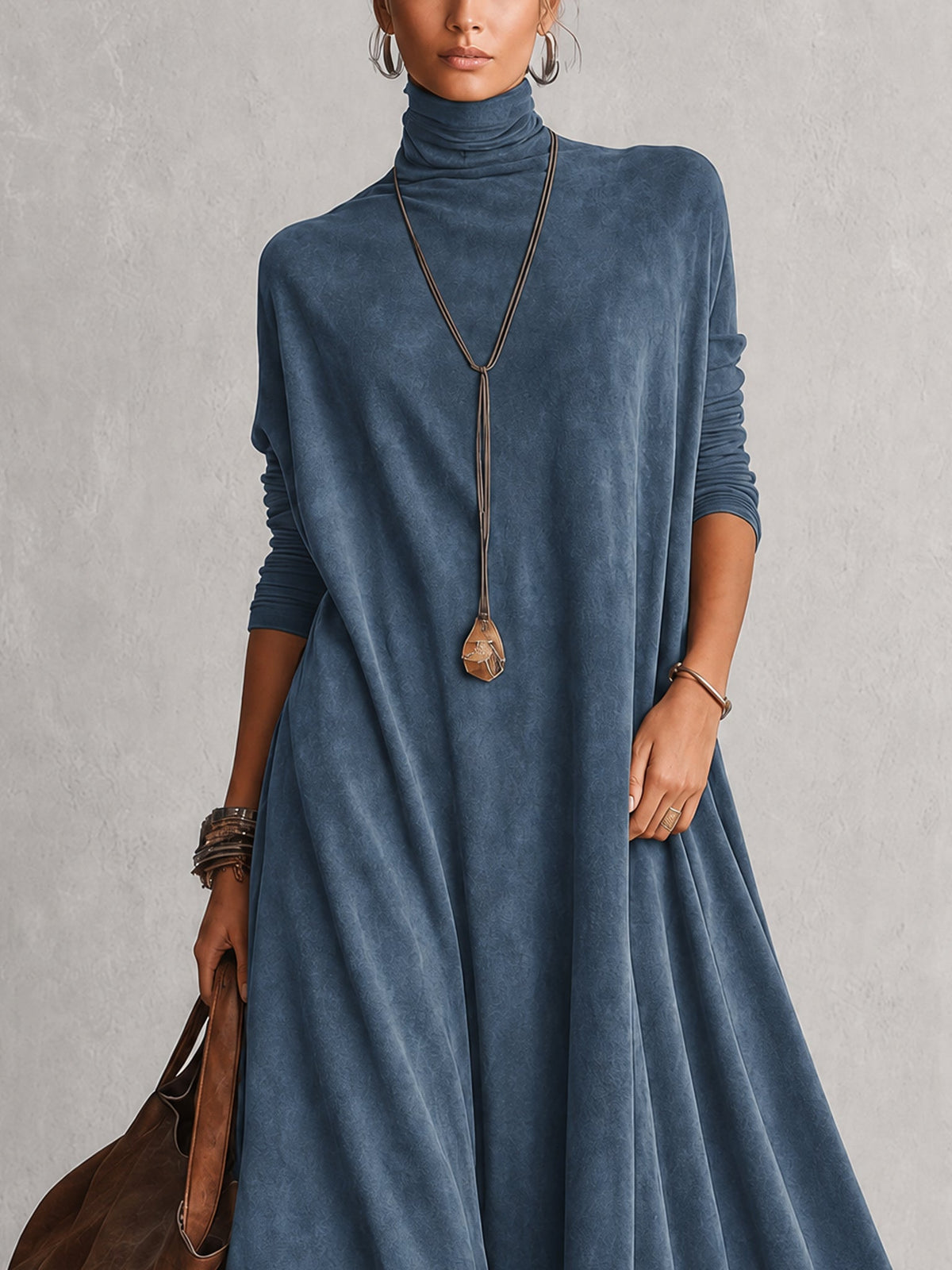 Braunes Maxikleid in Wildlederoptik mit langen Ärmeln und Spitzensaum im Vintage-Stil
