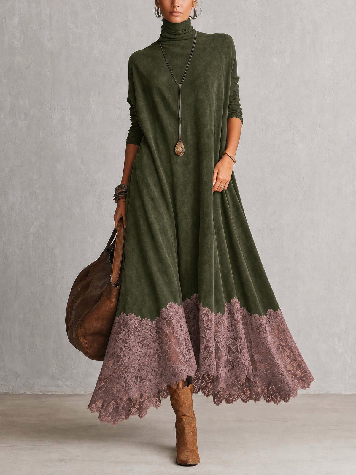 Braunes Maxikleid in Wildlederoptik mit langen Ärmeln und Spitzensaum im Vintage-Stil
