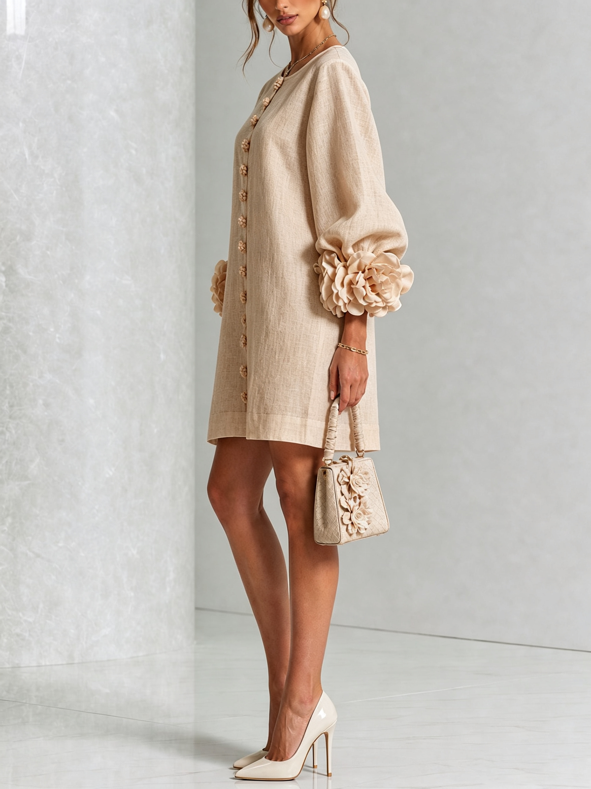 Ambra | Mini-Kleid aus Leinenmix mit Rosenmanschetten, Beige