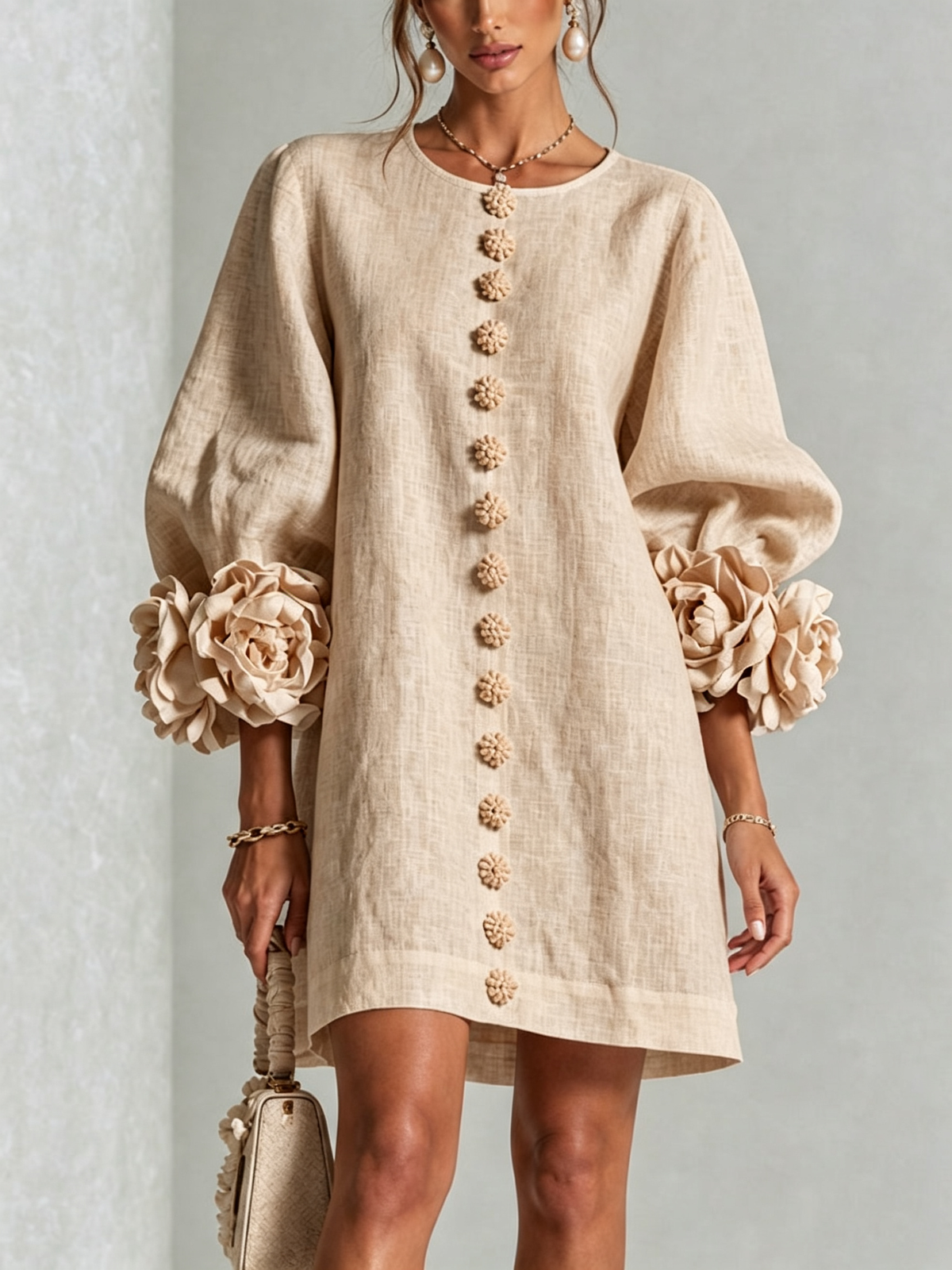 Ambra | Mini-Kleid aus Leinenmix mit Rosenmanschetten, Beige
