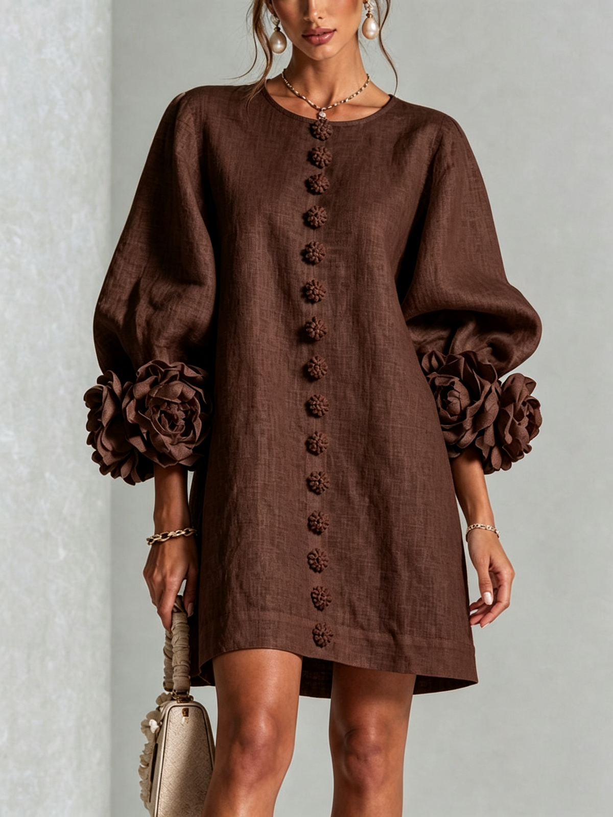 Bruna | Mini-Kleid aus Leinenmix mit Rosenmanschetten, Schokoladenbraun
