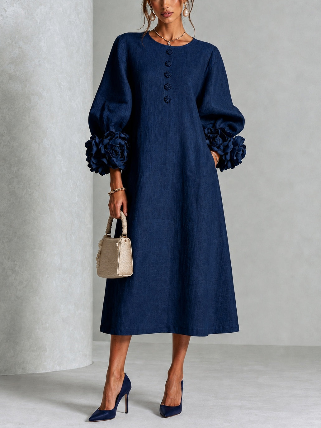Eleonora | Midi-Kleid aus Leinenmix mit Rosenmanschetten, Marineblau